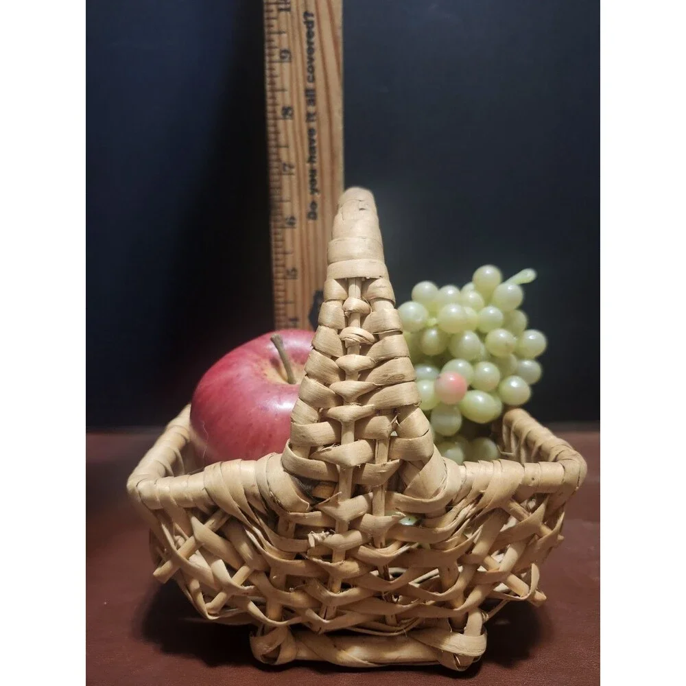 Brown Wicker Rectangular Fruit Basket w/ Handle, Freestanding Indoor, 1 Pack